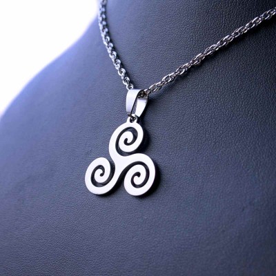 Ocelový přívěsek - Triskelion 01 + Řetízek Twist 2 mm.