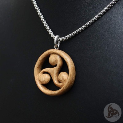 Ocelový náhrdelník - Přívěsek Triskelion (Dubové Dřevo) 02 + Řetízek Rings